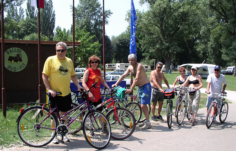 Mototuristi na cyklookruhu Slňava v roku 2003