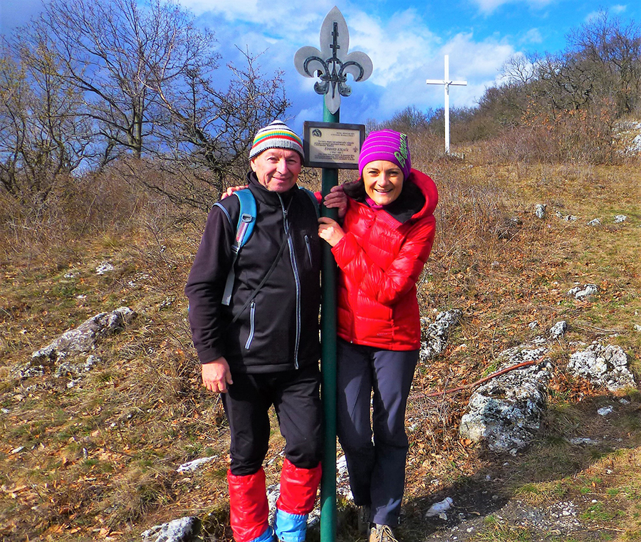 Foto 2. Predseda organizačného. výboru z redaktorkou na Visiacich skalách