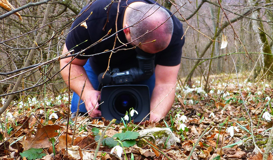 Foto 4 Kameraman v záplave snežienok